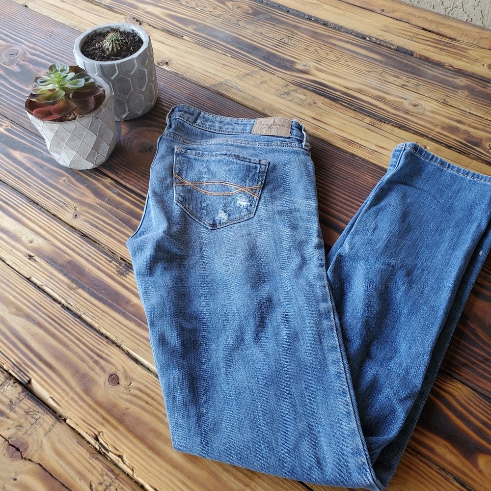 Abercrombie jeans destroyed